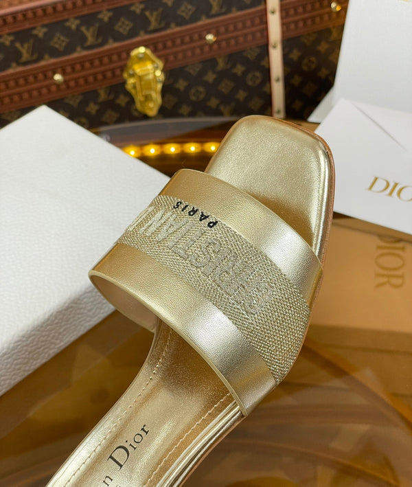 cd slide 45 pelle di vitello metallizzata oro ricamata in cotone