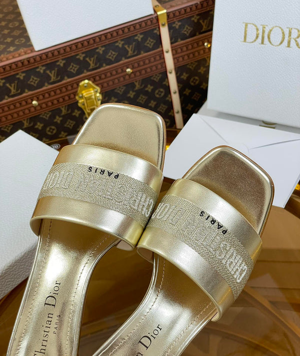 cd slide 45 pelle di vitello metallizzata oro ricamata in cotone