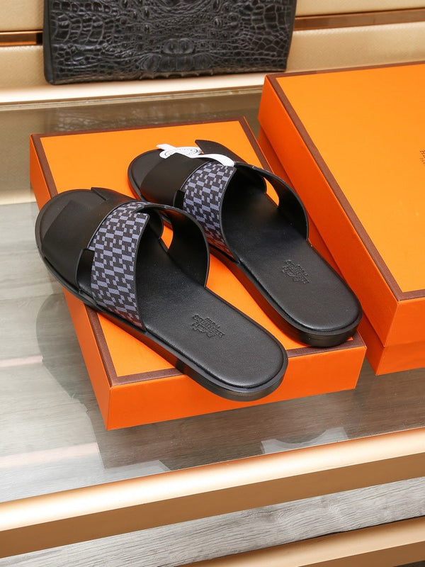 SANDALO HM ORAN IN PELLE DI VITELLO NERA E LAVANDA