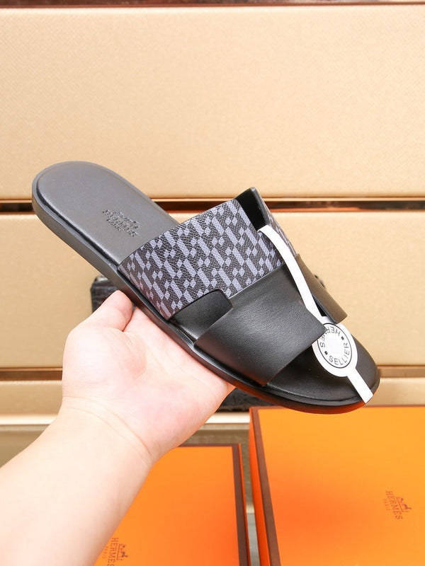 SANDALO HM ORAN IN PELLE DI VITELLO NERA E LAVANDA