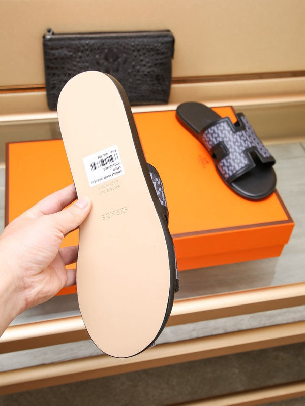 SANDALO HM ORAN IN PELLE DI AGNELLO NERA E LAVANDA