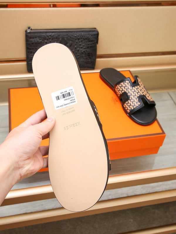 SANDALO HM ORAN IN PELLE DI AGNELLO NERA E COLOR PESCA