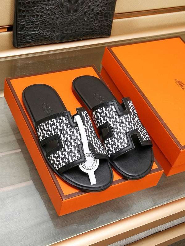 SANDALO HM ORAN IN PELLE DI AGNELLO NERA E BIANCA