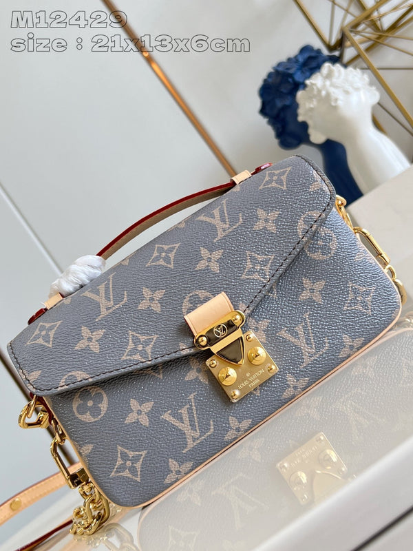 Pochette Metis East West 21.5 Gray Monogram Canvas