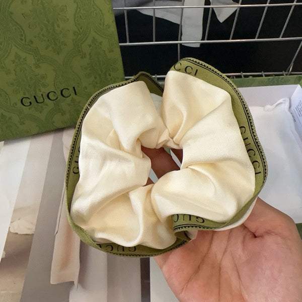 SCRUNCHIE IN CREAM AND GREEN TRIM SILK 432903