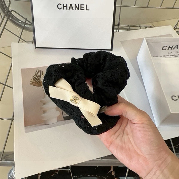 Elastico per capelli in tessuto nero stropicciato 418917