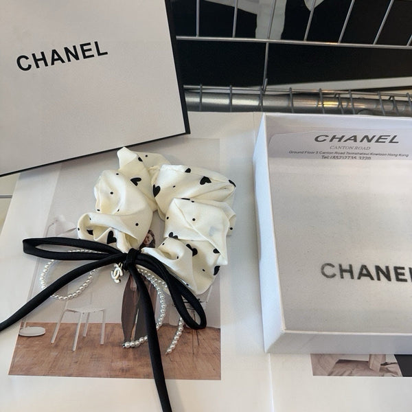 Elastico per capelli in tessuto stropicciato bianco crema 432902