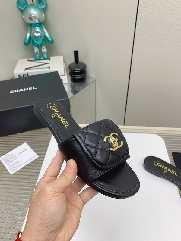 CC Slippers In Black Quilted Lambskin 148959