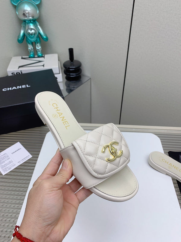 CC Slippers In White Quilted Lambskin 148961