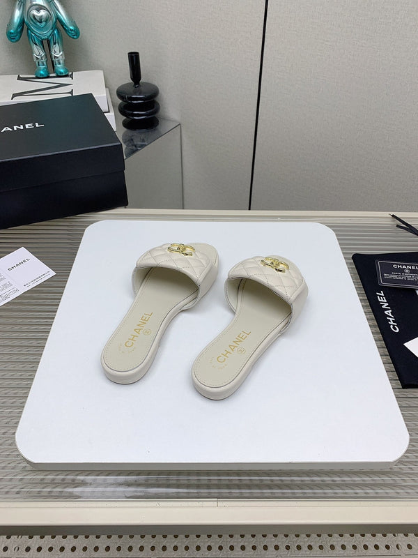 CC Slippers In White Quilted Lambskin 148961