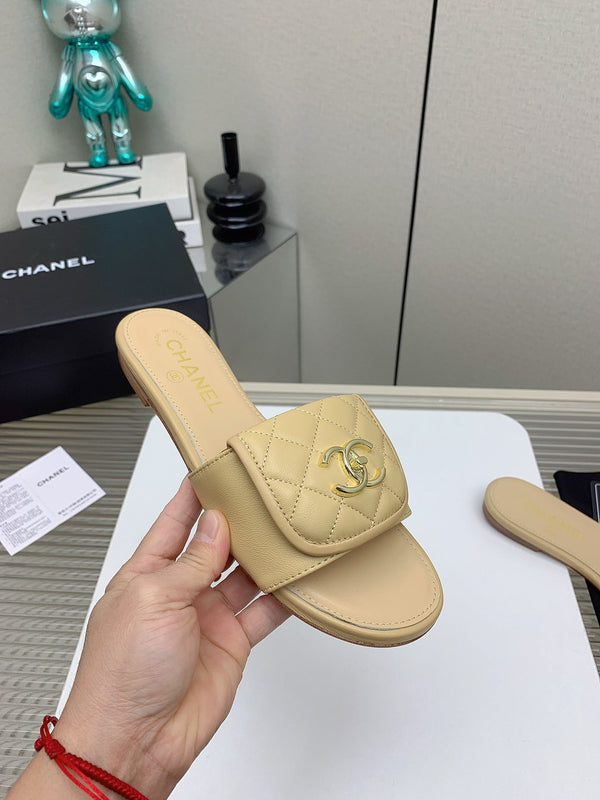 CC Slippers In Beige Quilted Lambskin 148963