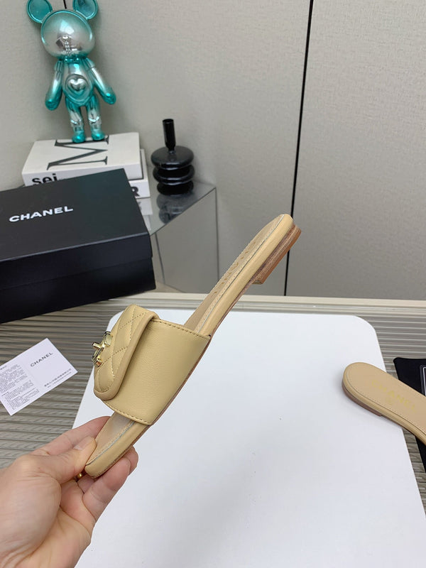 CC Slippers In Beige Quilted Lambskin 148963