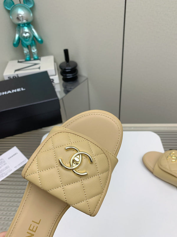 CC Slippers In Beige Quilted Lambskin 148963