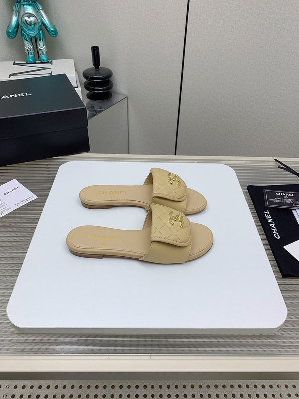 CC Slippers In Beige Quilted Lambskin 148963