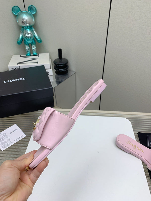 CC Slippers In Light Pink Quilted Lambskin 148965