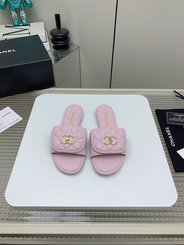 CC Slippers In Light Pink Quilted Lambskin 148965