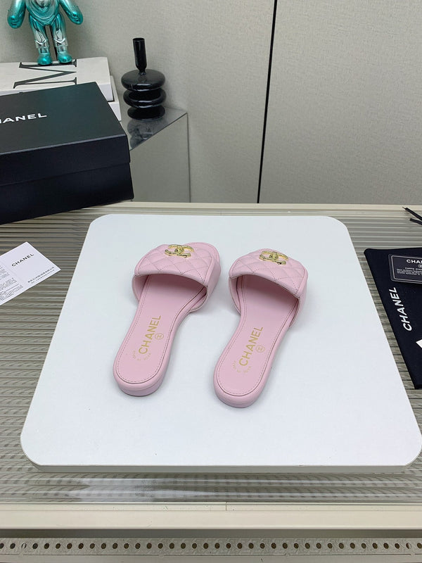 CC Slippers In Light Pink Quilted Lambskin 148965