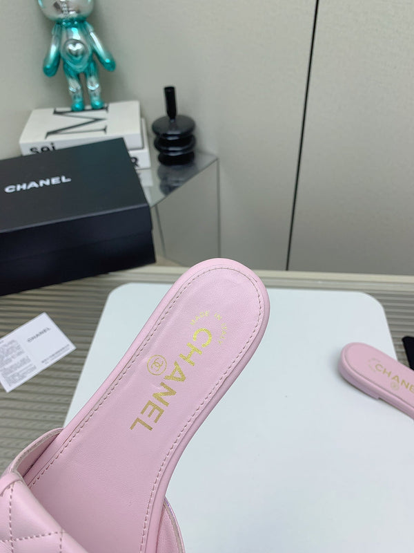 CC Slippers In Light Pink Quilted Lambskin 148965