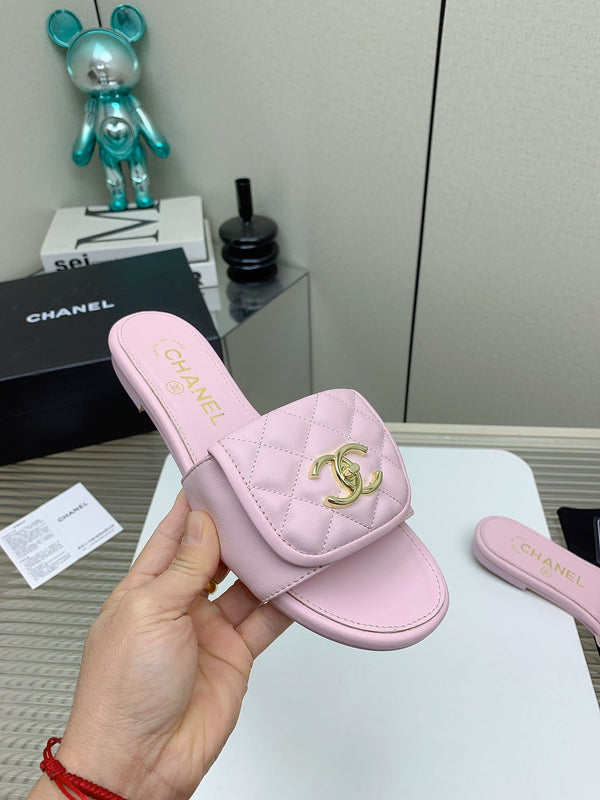 CC Slippers In Light Pink Quilted Lambskin 148965