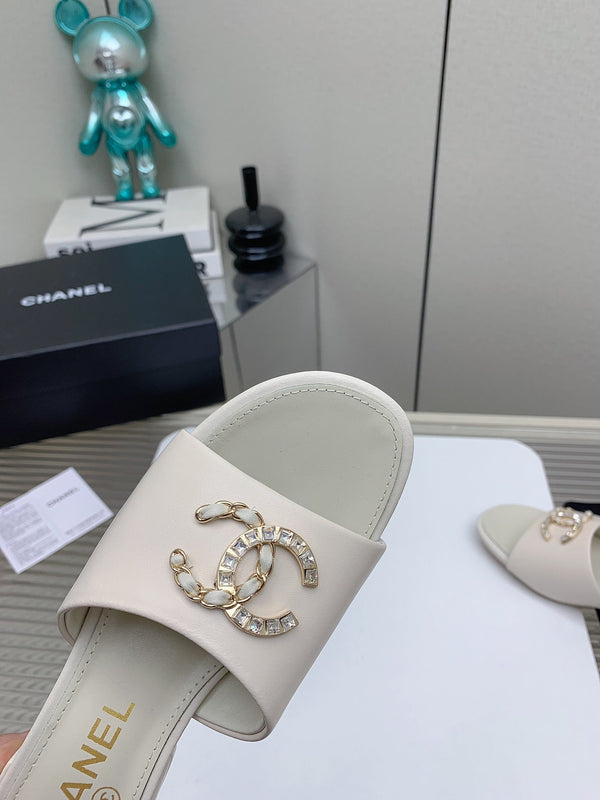 CC Mule Sandals 50m In White Lambskin 148978