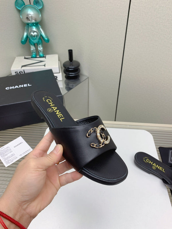 CC Slippers In Black Lambskin 148991