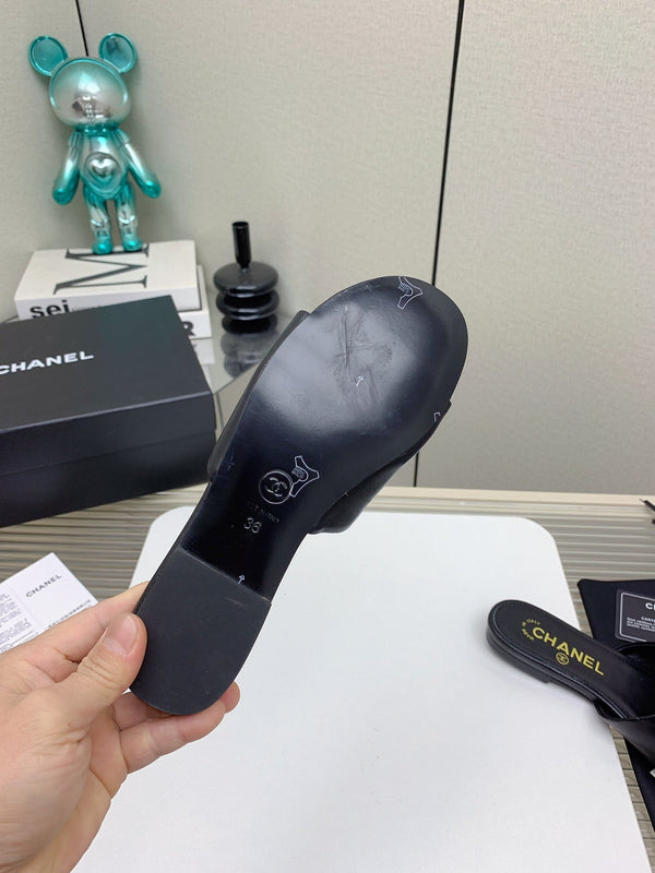 CC Slippers In Black Lambskin 148991