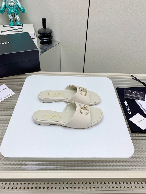 CC Slippers In White Lambskin 148993