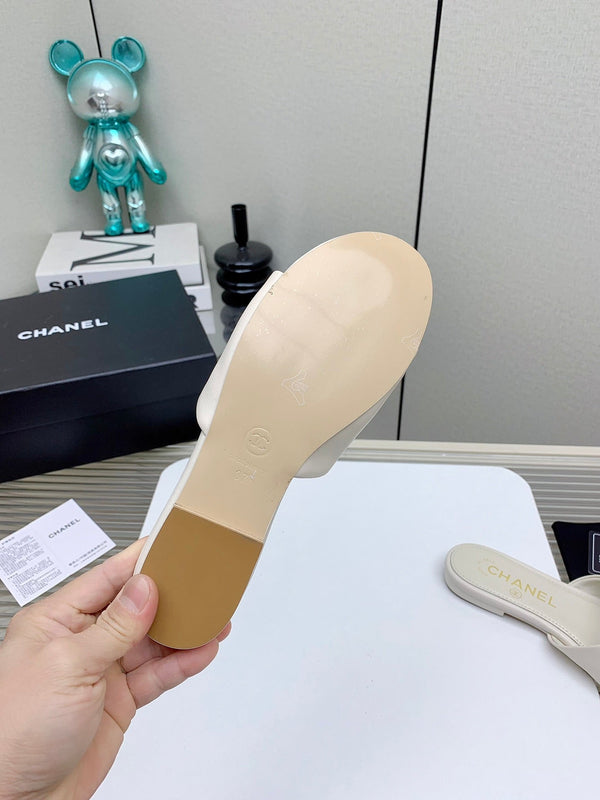 CC Slippers In White Lambskin 148993