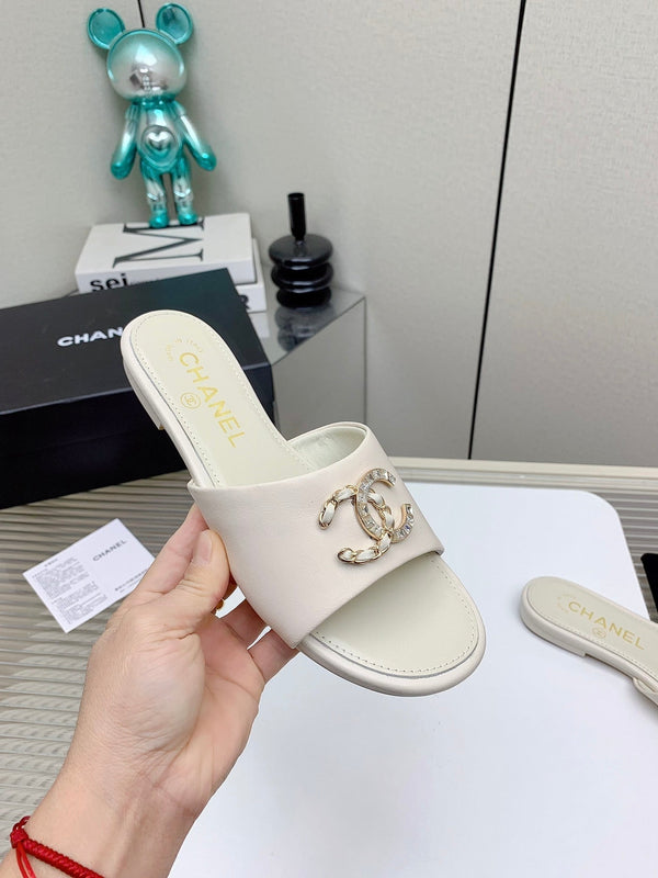 CC Slippers In White Lambskin 148993
