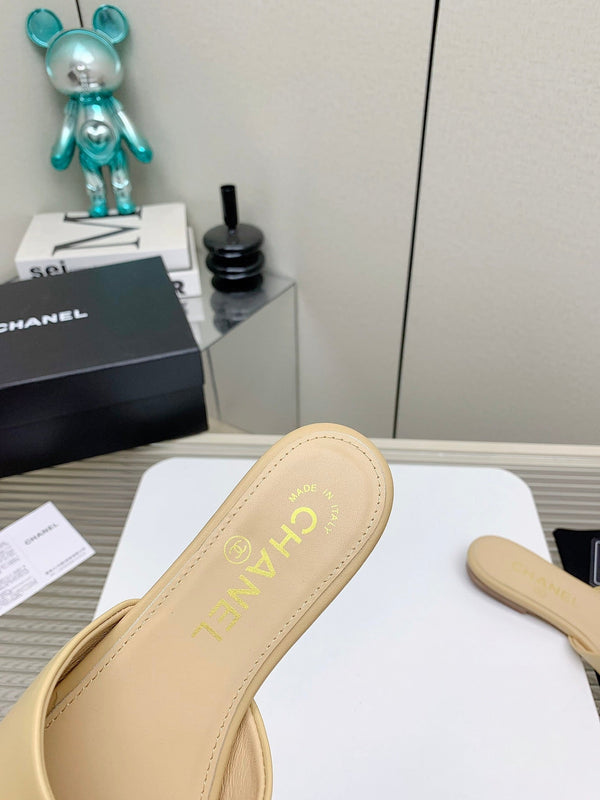 CC Slippers In Beige Lambskin 148995