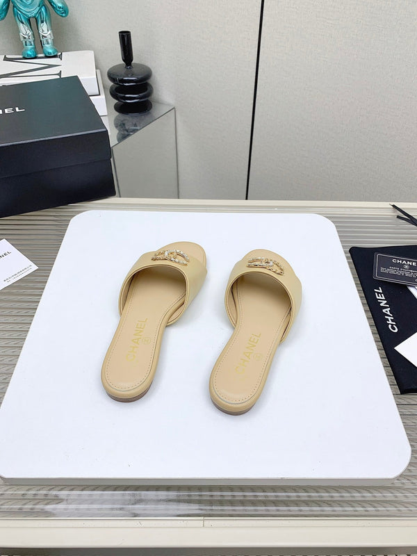 CC Slippers In Beige Lambskin 148995