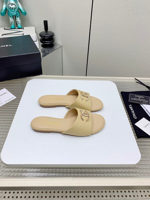 CC Slippers In Beige Lambskin 148995