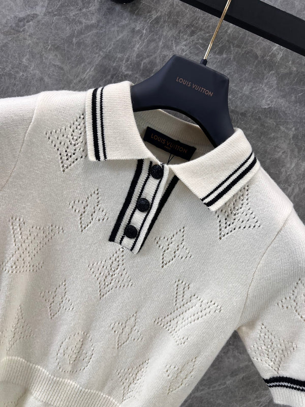 LV 25 White Monogram Wool