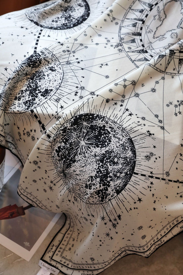 SCIARPA QUADRATA 140 CM IN SETA MISTA BIANCA E NERA CON MONOGRAMMA 393135