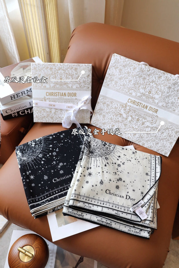 SCIARPA QUADRATA 140 CM IN SETA MISTA BIANCA E NERA CON MONOGRAMMA 393135