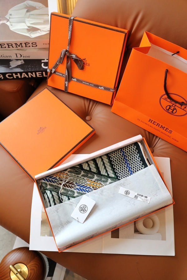 Dressage Tressage Scarf 140 CM Black Colorful Silk 404009