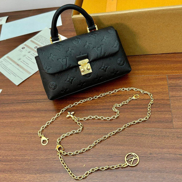 Nano Madeleine 21cm Black Grained Cowhide Leather