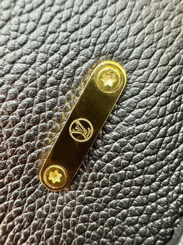 Nano Madeleine 21cm Black Grained Cowhide Leather