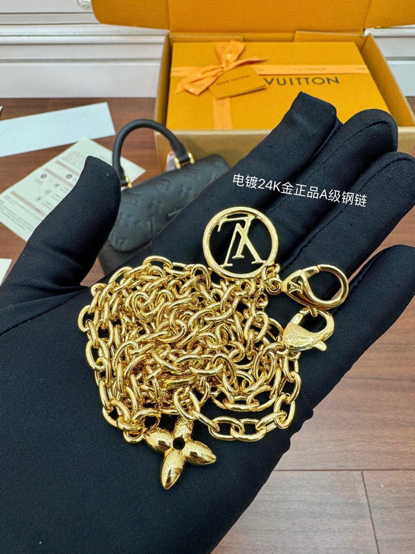 Nano Madeleine 21cm Black Grained Cowhide Leather