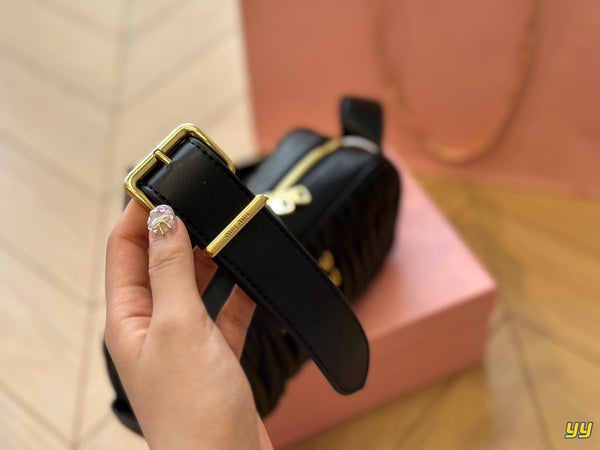 BORSA BAGUETTE 25 IN PELLE DI MONTONE NERA