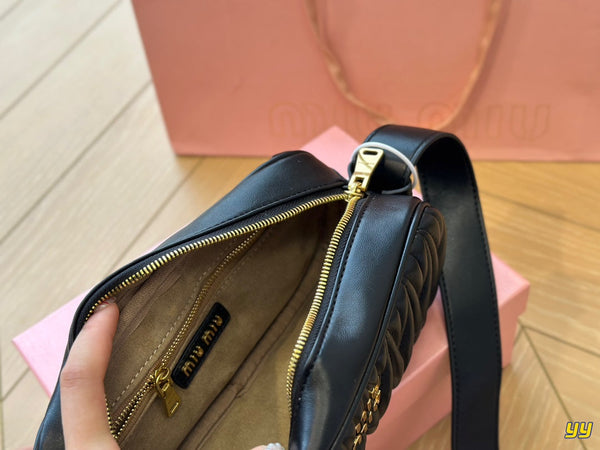 BORSA BAGUETTE 25 IN PELLE DI MONTONE NERA