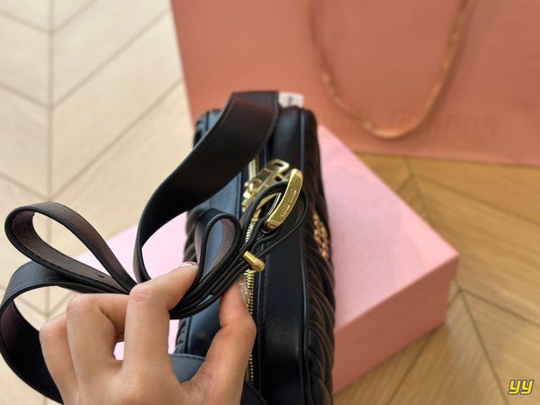 BORSA BAGUETTE 25 IN PELLE DI MONTONE NERA