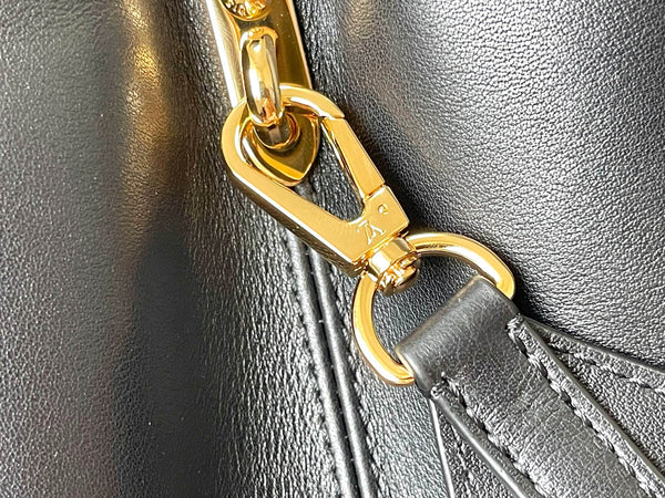 CAPUCINES GM 38CM BLACK TAURILLON LEATHER