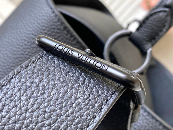 CAPUCINES GM SOUPLE 38 IN TAURILLON NERO