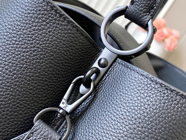 CAPUCINES GM SOUPLE 38 IN TAURILLON NERO