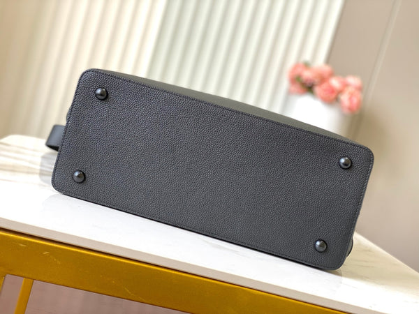 CAPUCINES GM SOUPLE 38 IN TAURILLON NERO