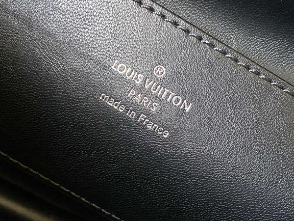 CAPUCINES GM SOUPLE 38 IN TAURILLON NERO