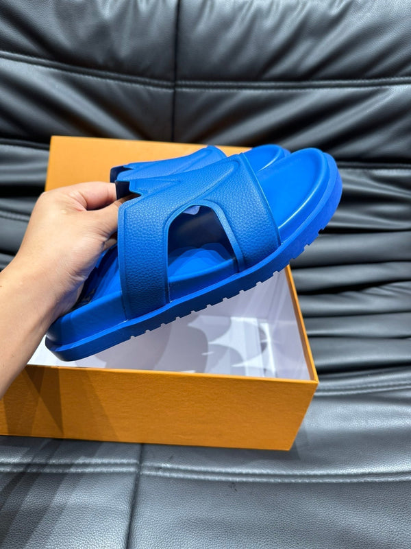 LV OASIS MULE IN COBALT BLUE CALFSKIN