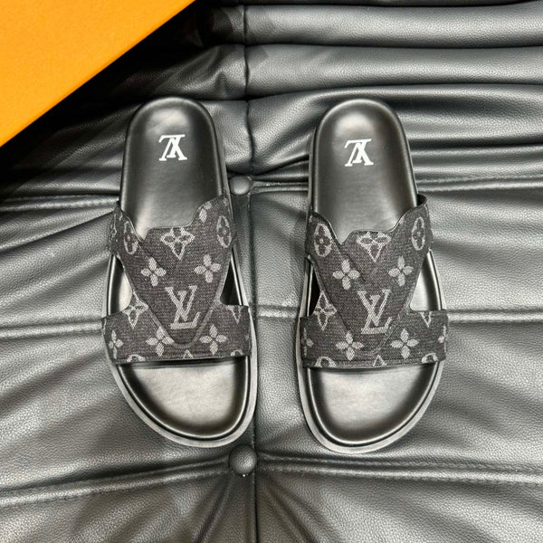 LV OASIS MULE IN BLACK MONOGRAM JACQUARD
