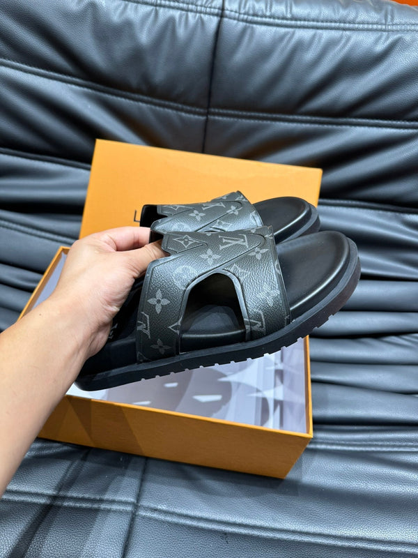 LV OASIS MULE IN BLACK MONOGRAM CALFSKIN